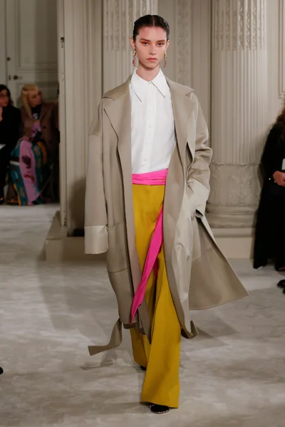 Look 16
